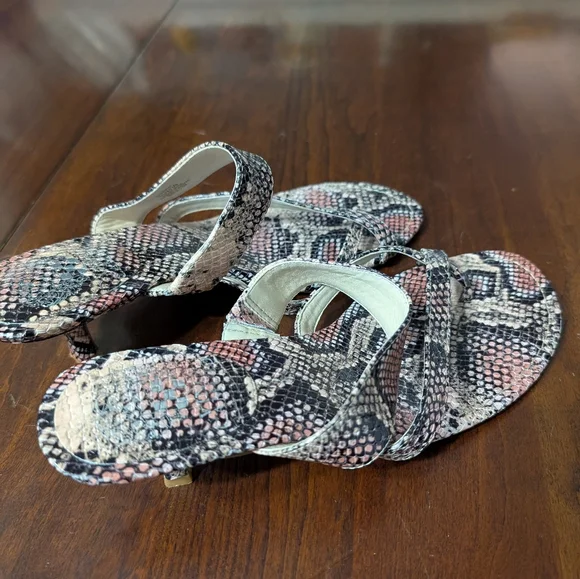 3/$30 Vince Camuto Snakeskin Sandals - Picture 4 of 6